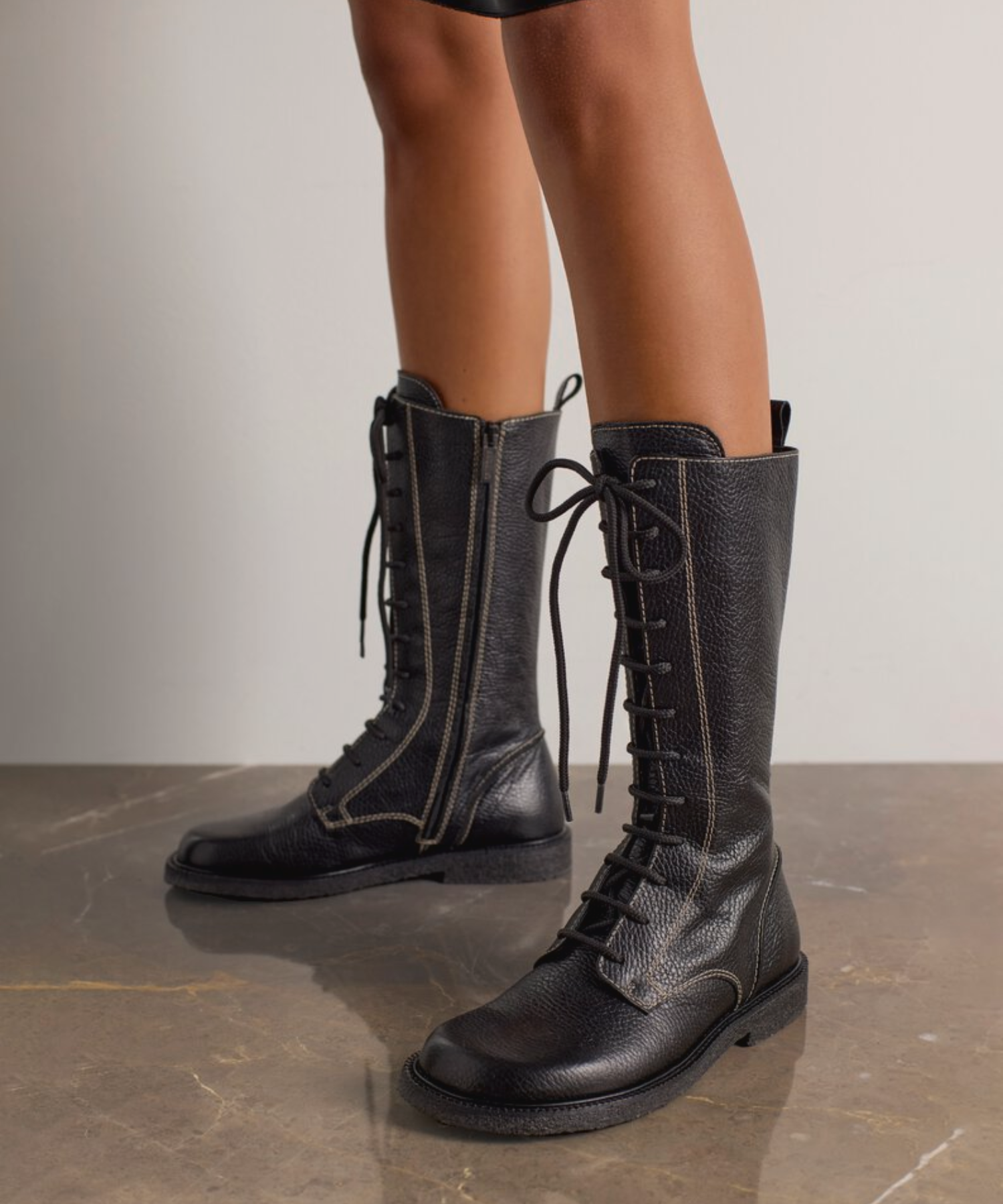 Angulus - Sort støvle med bred pasform