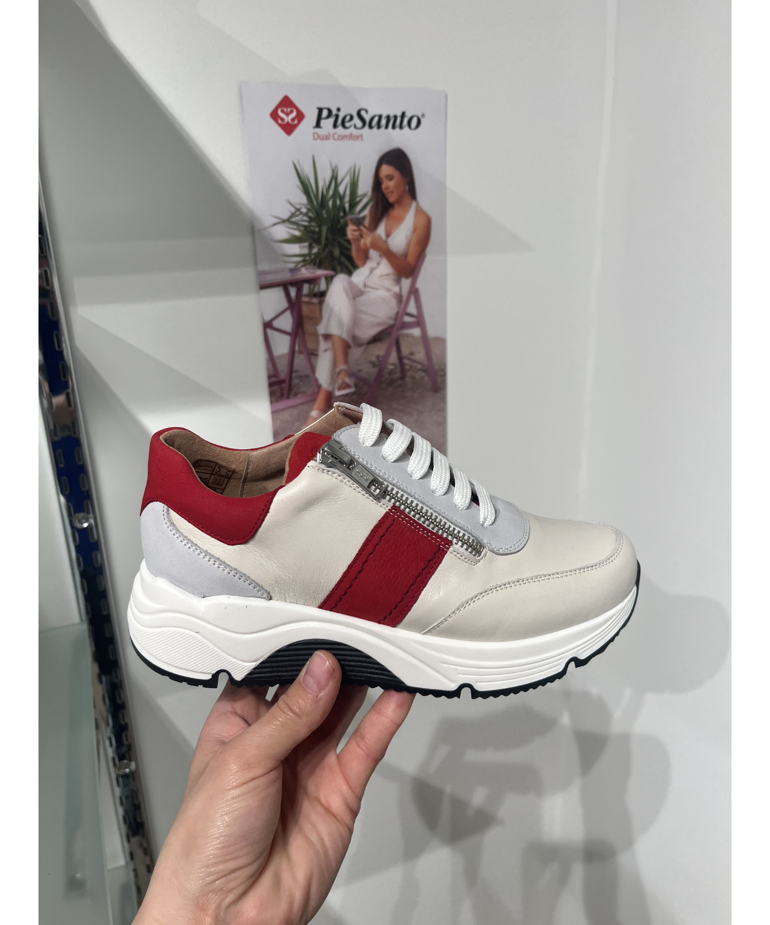 Pie Santo - Lyse sneakers med rødt Hielo