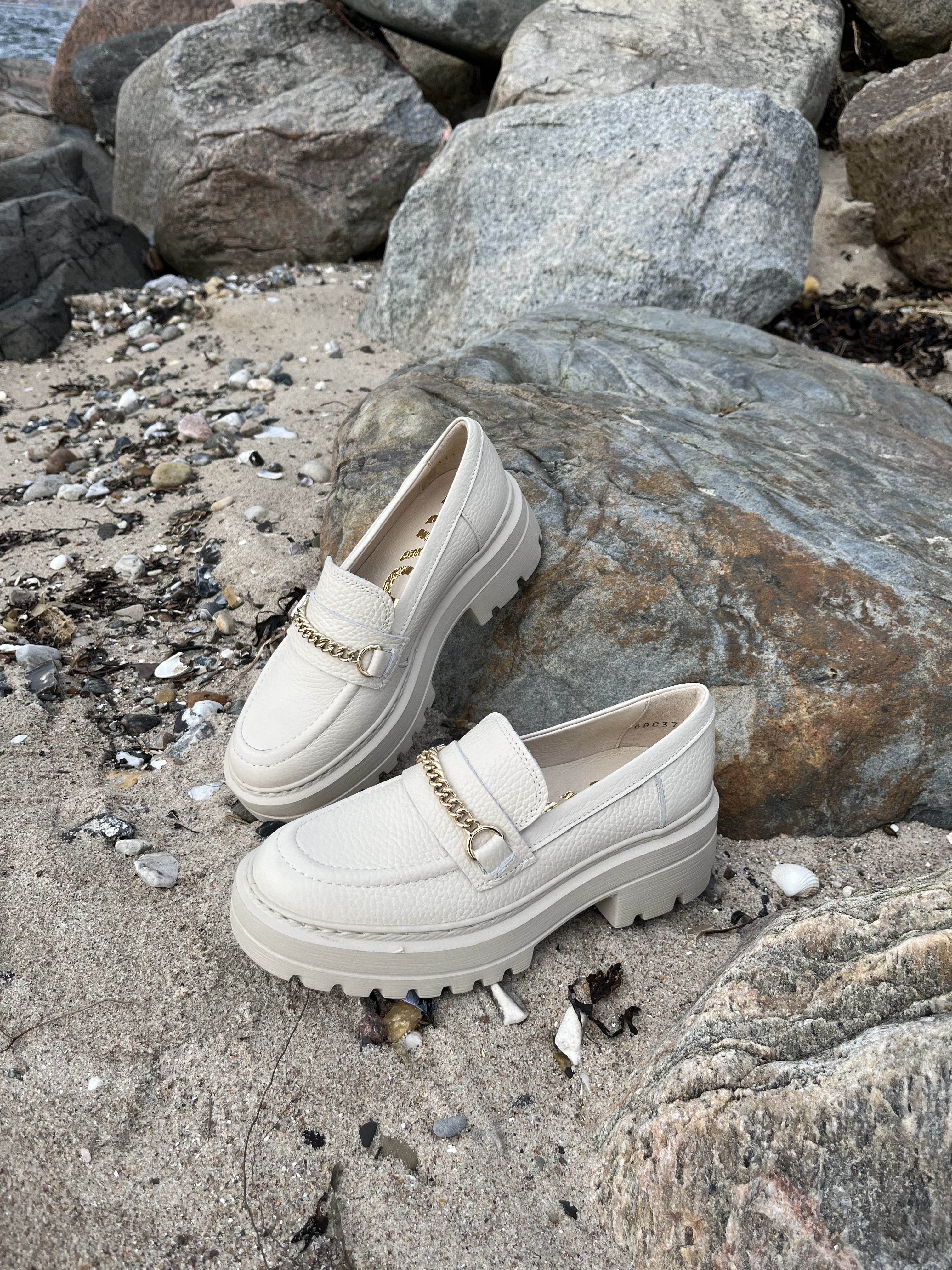 Rylko - Beige loafers