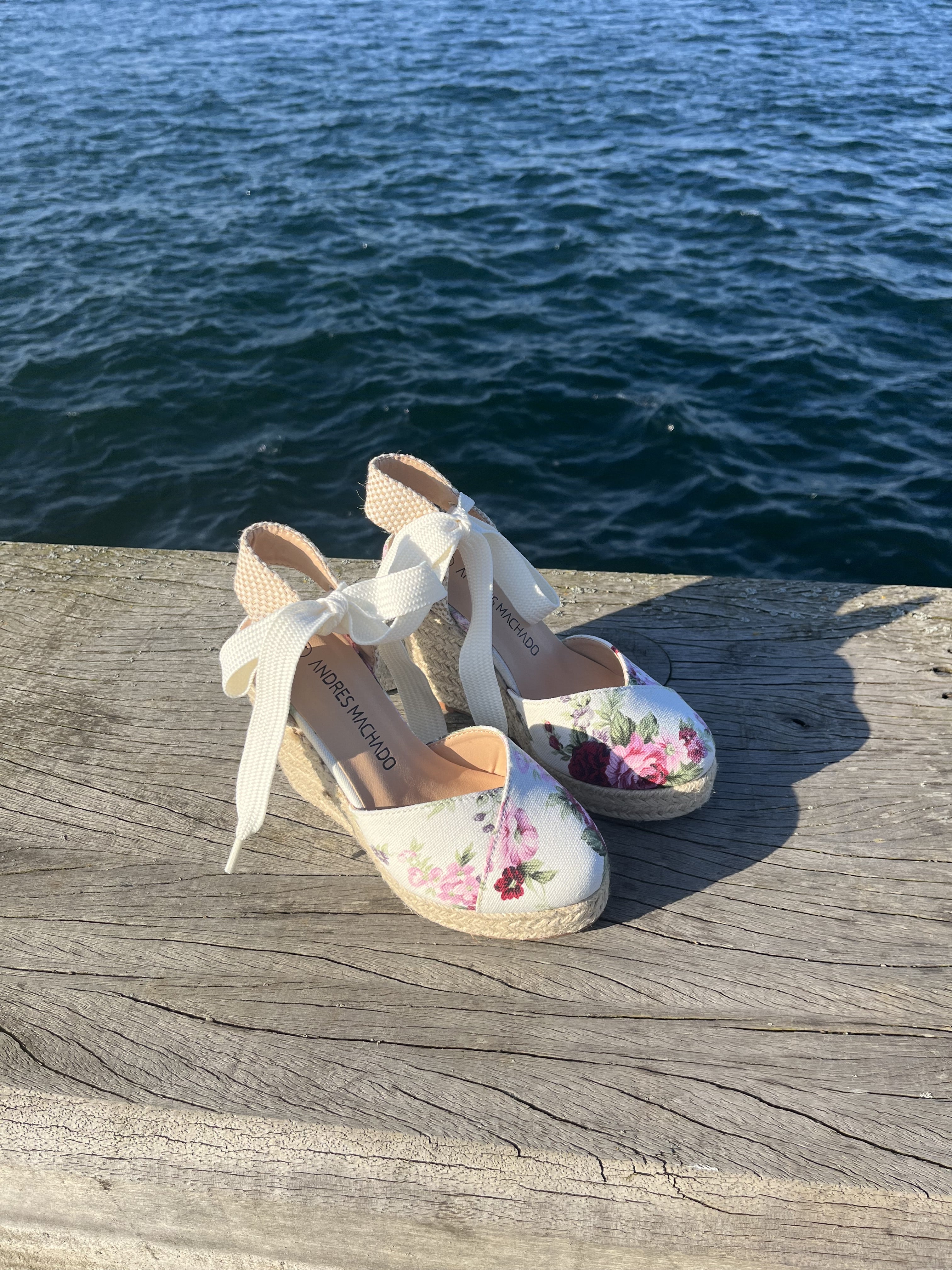 Andres Machado - Wedgesandal med blomstermotiv