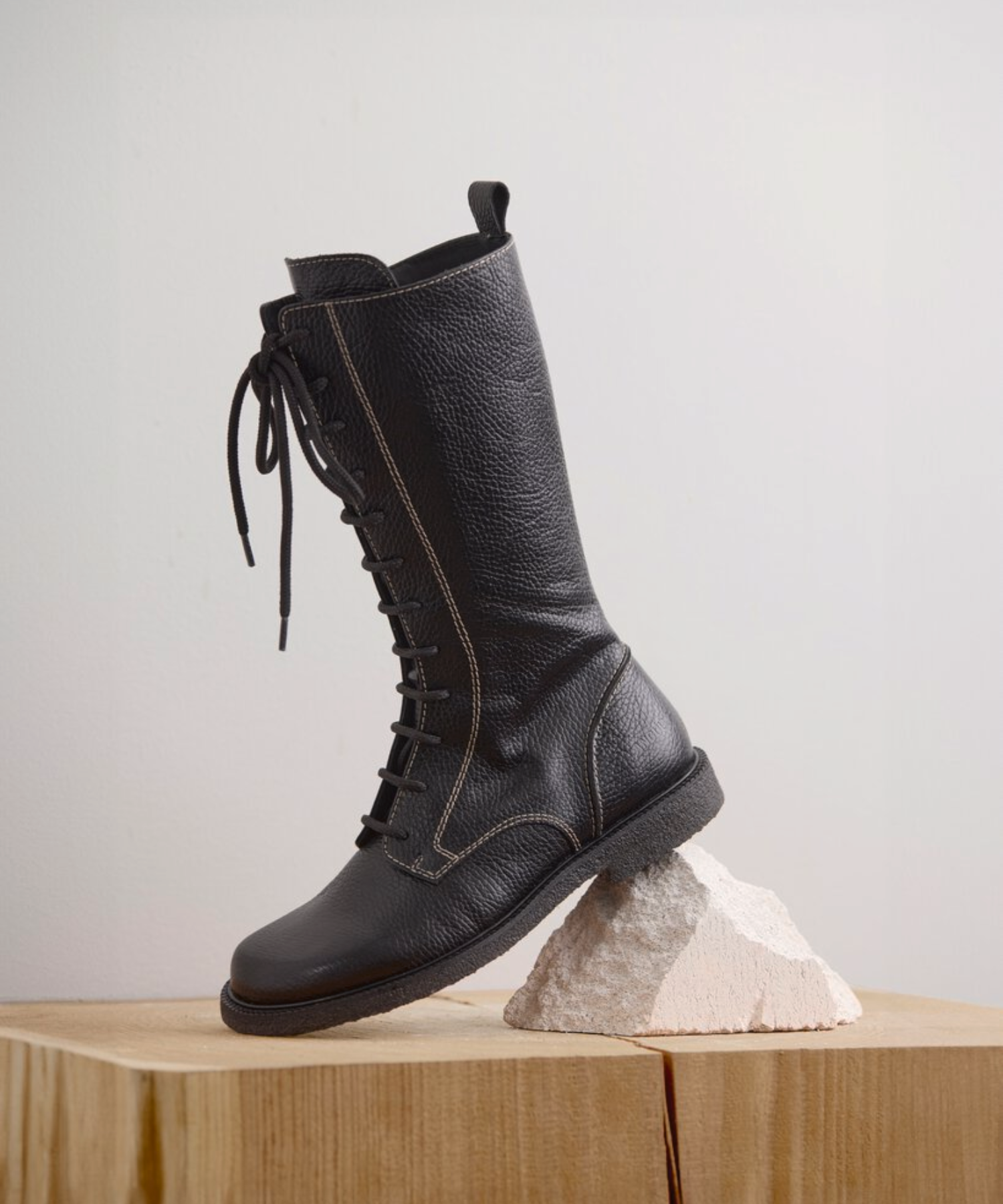 Angulus - Sort støvle med bred pasform