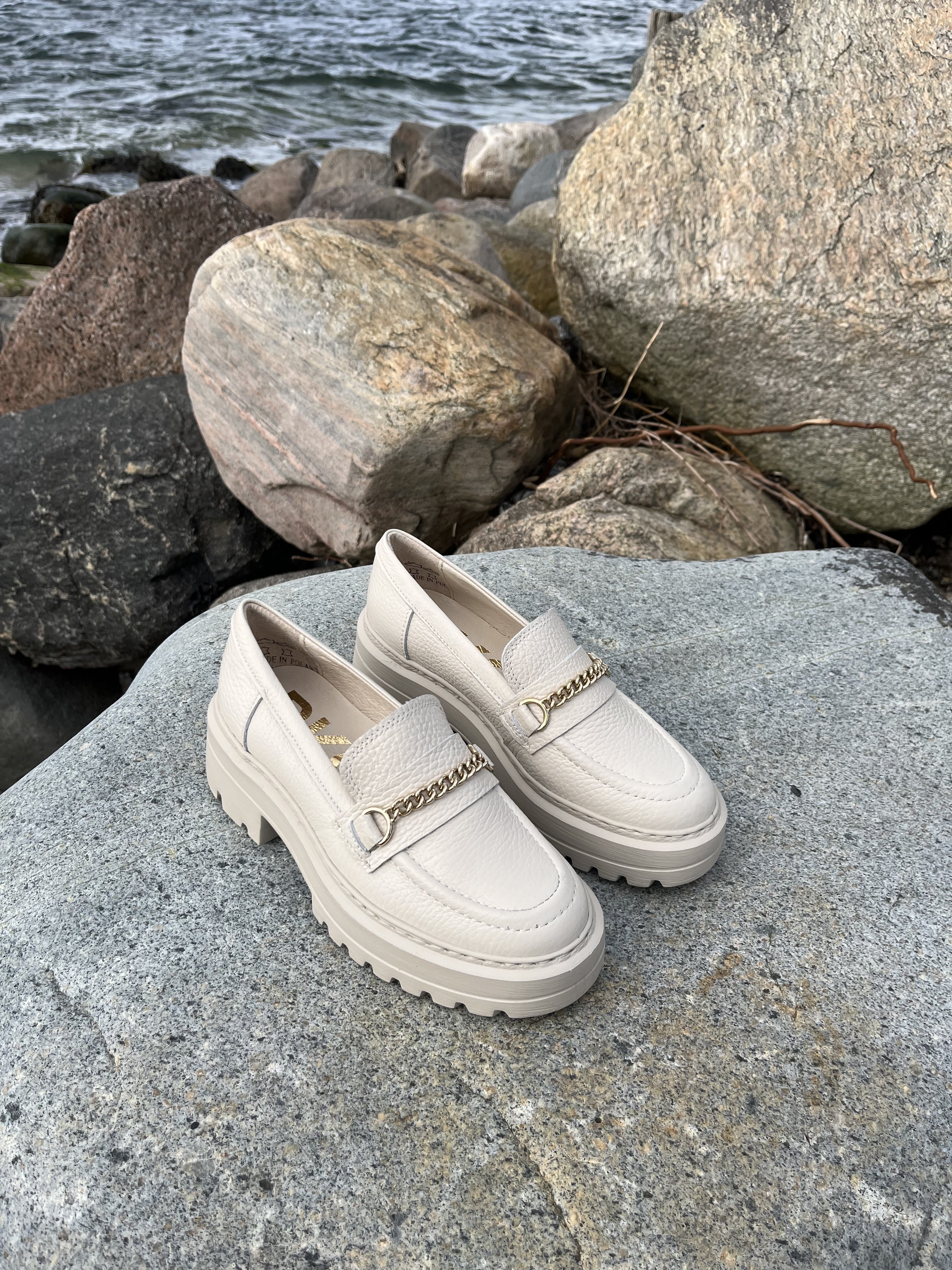 Rylko - Beige loafers