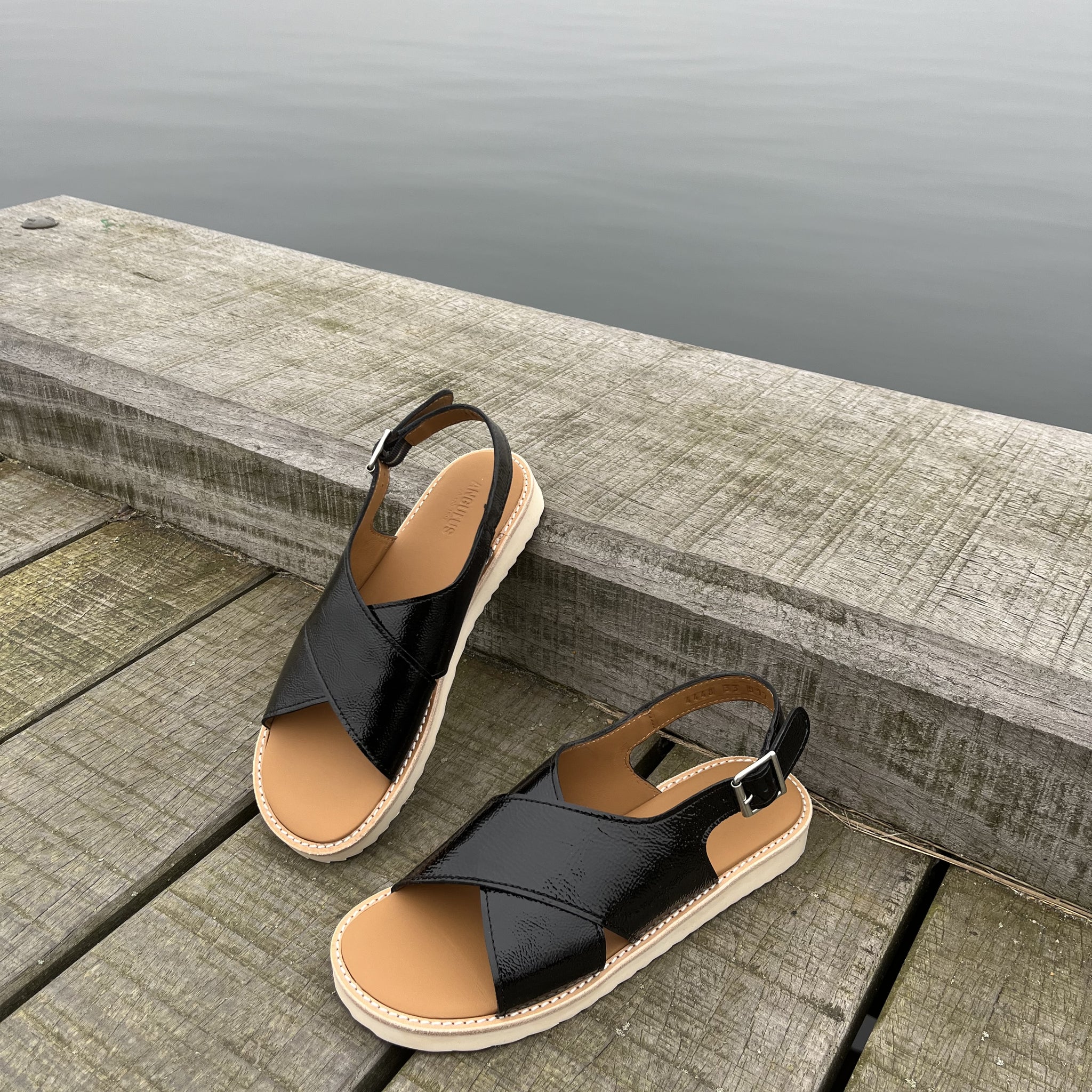 Angulus - Sort lak sandal