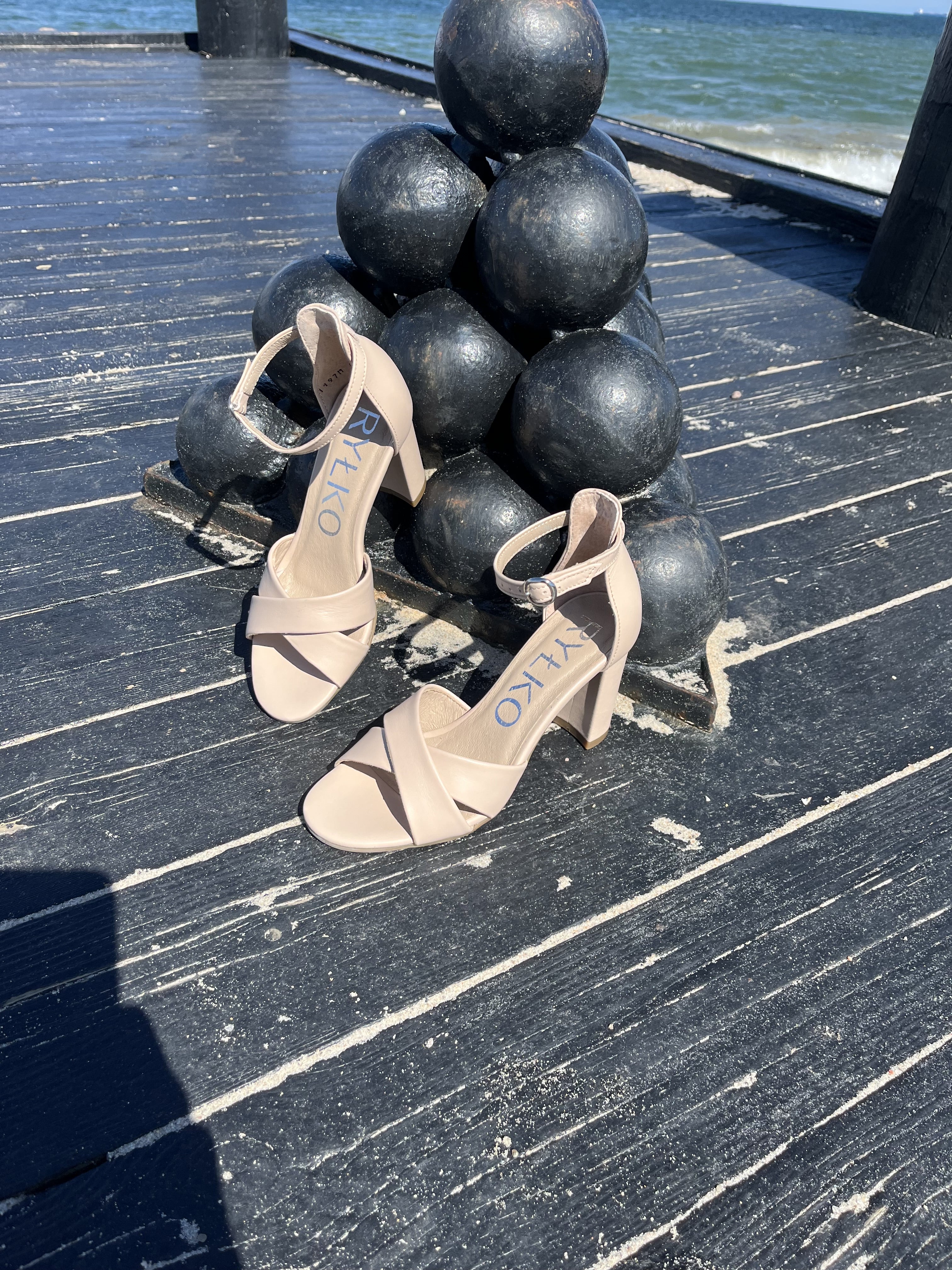 Rylko - Beige sandal